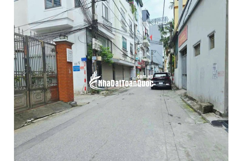 Cô Lan cán bộ về hưu gửi bán nhà trung tâm Thạch Bàn, Long Biên dưới 6.6 tỷ. DT 40m2